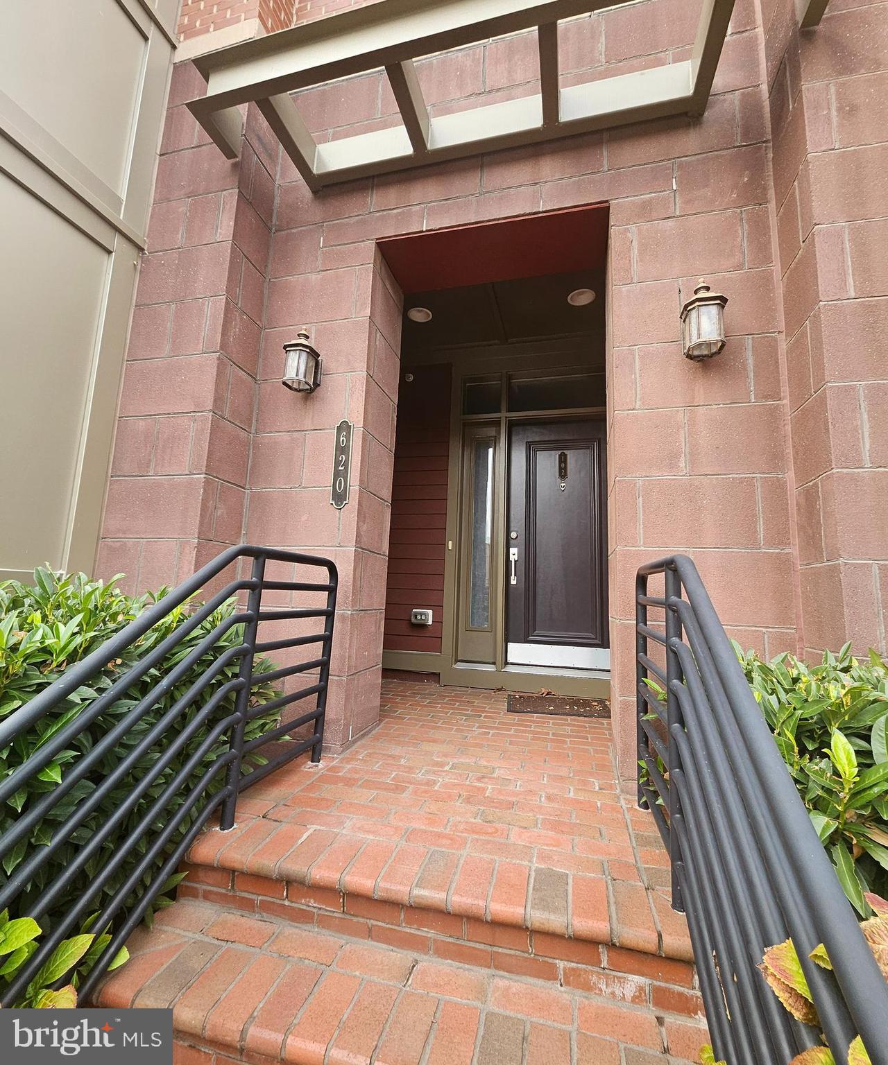 620 East Howell Avenue, Unit 101 Alexandria, VA 22301 - Photo 2 of 26