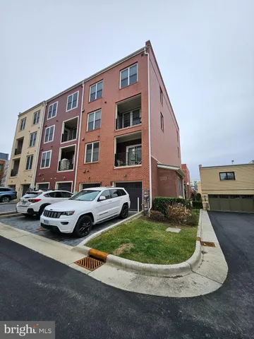 $4,375 | 620 East Howell Avenue, Unit 101, Alexandria, VA 22301