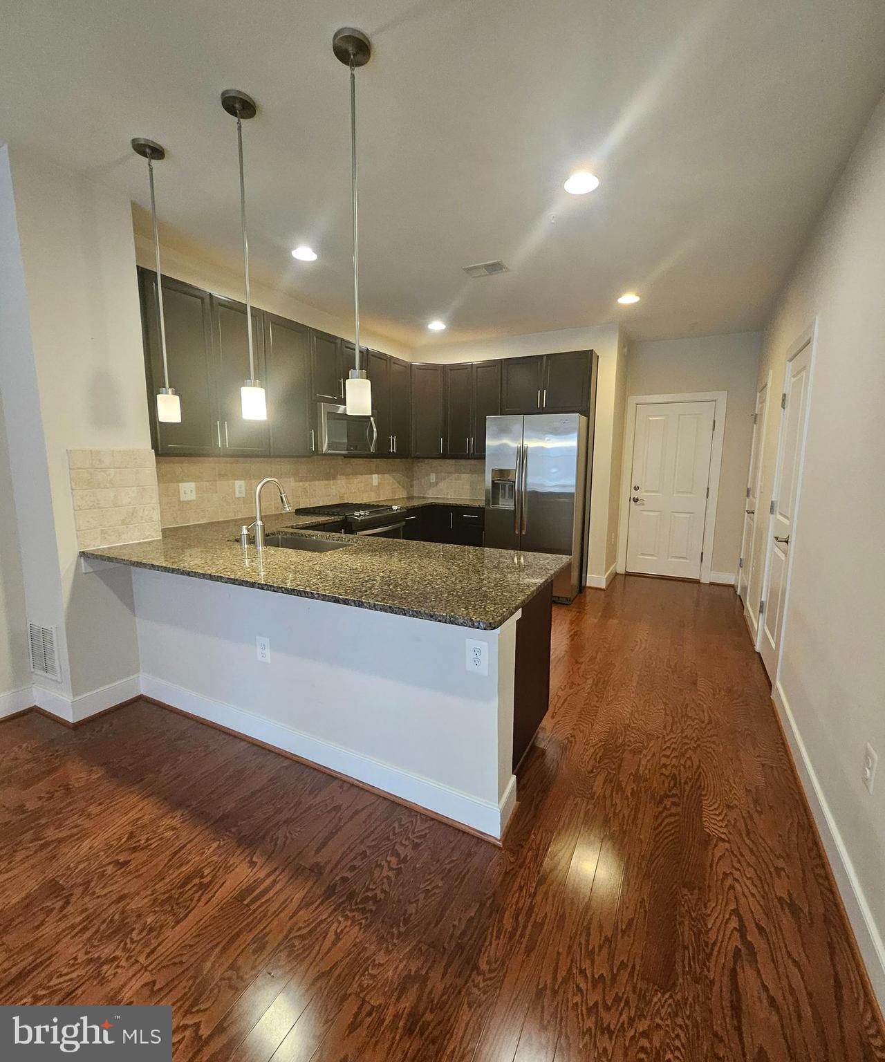 620 East Howell Avenue, Unit 101 Alexandria, VA 22301 - Photo 10 of 26 Kitchen