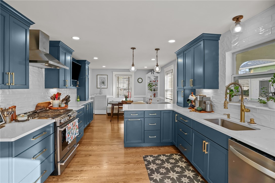 26 Keith Avenue Cranston, RI 02910 - Photo 3 of 43