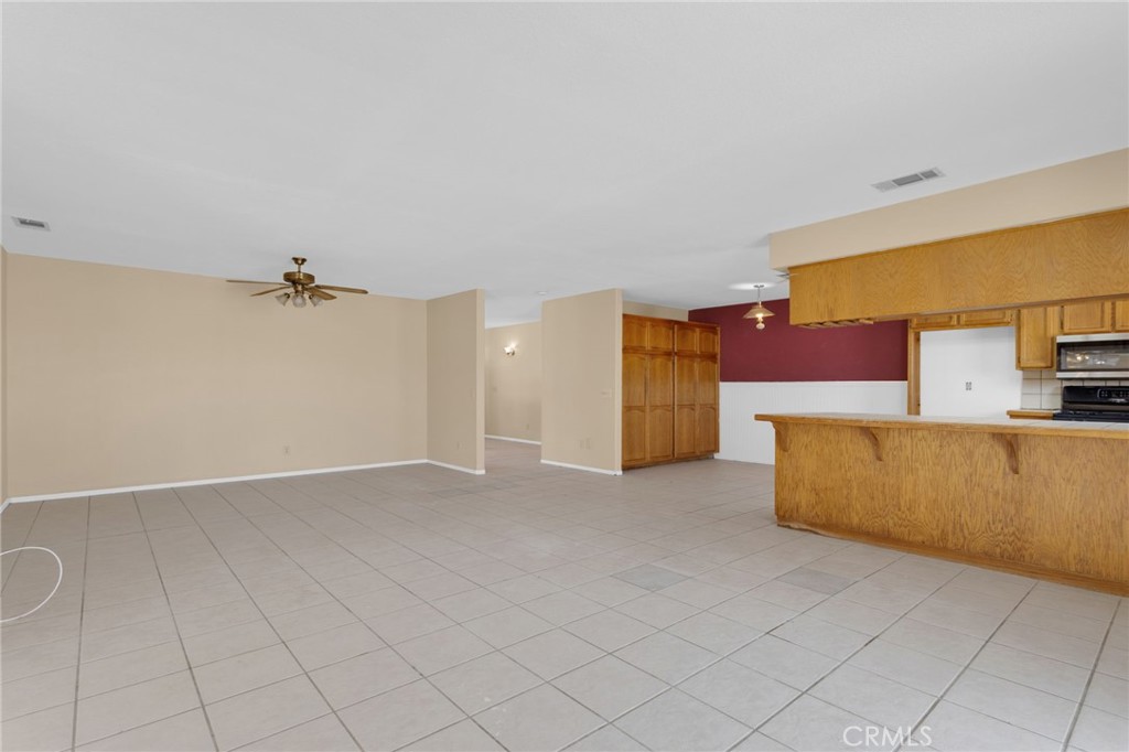 15160 Cheyenne Road Apple Valley, CA 92307 - Photo 11 of 55 an empty room with windows