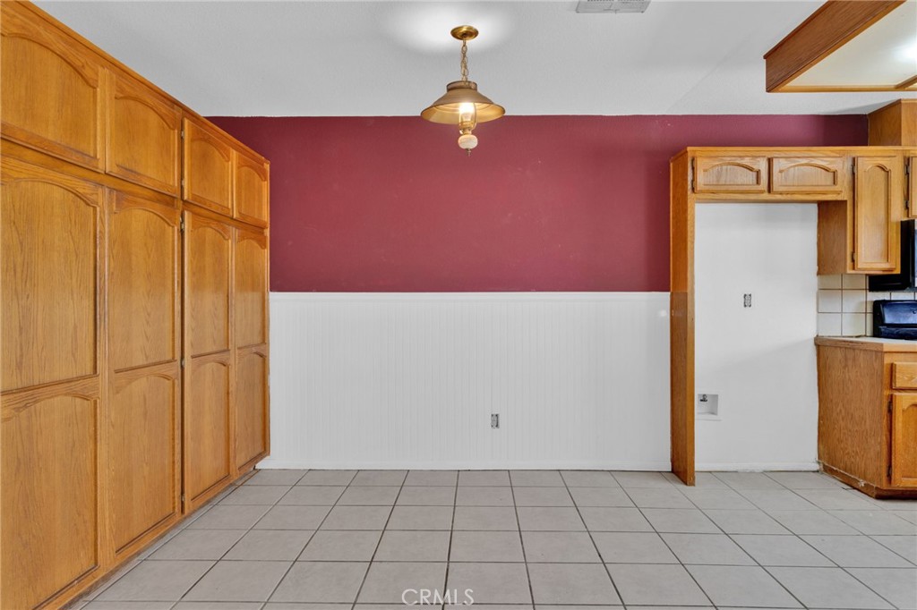 15160 Cheyenne Road Apple Valley, CA 92307 - Photo 13 of 55 a workspace with an empty space