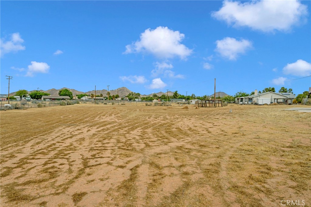 15160 Cheyenne Road Apple Valley, CA 92307 - Photo 47 of 55 a view of an ocean
