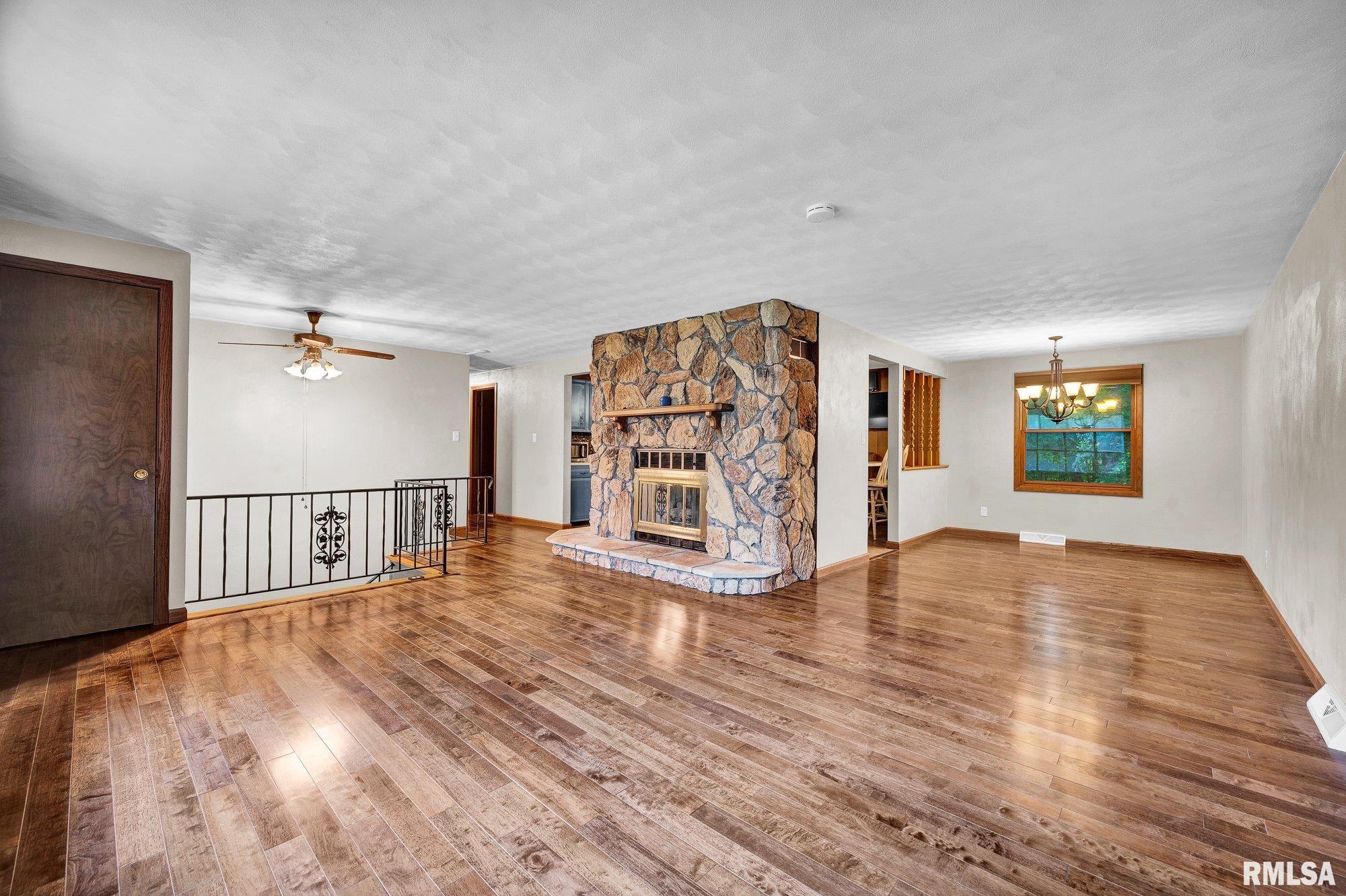 1802 Springfield Road East Peoria, IL 61611 - Photo 5 of 40 Gallery Image 5