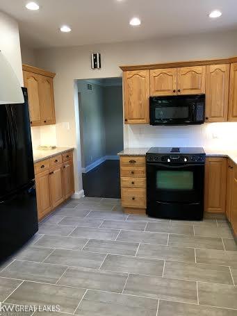 564 Lincoln Road Grosse Pointe, MI 48230 - Photo 15 of 38 31294489-14.JPG