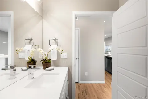 a view of entryway with washer and dryer