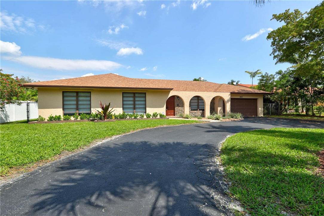 8671 Gatehouse Road Plantation, FL 33324 - Photo 1 of 28 Photo 1