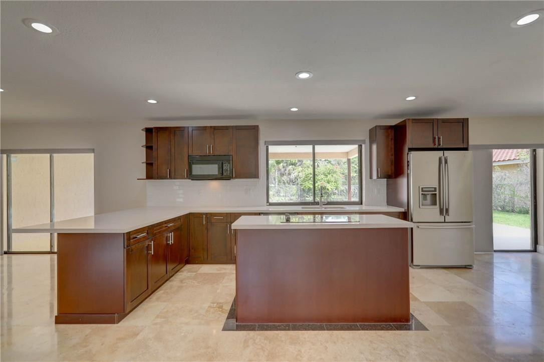8671 Gatehouse Road Plantation, FL 33324 - Photo 8 of 28 Photo 8