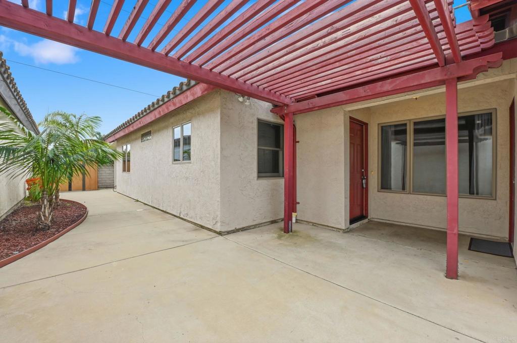 245 Smoke Tree Place Oceanside, CA 92057 - Photo 3 of 30