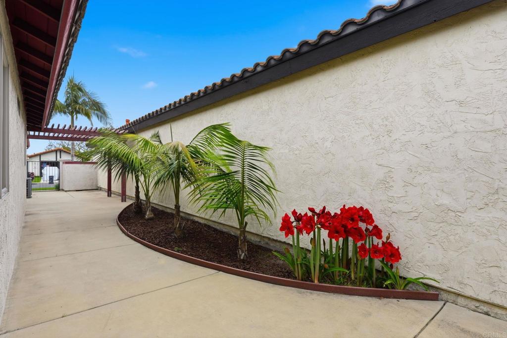 245 Smoke Tree Place Oceanside, CA 92057 - Photo 5 of 30