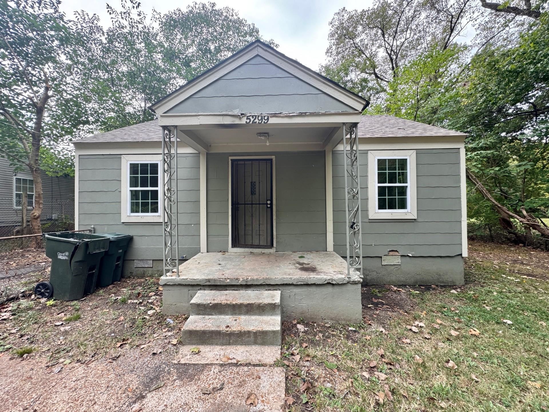 5299 Airview Road Memphis, TN 38109 - Photo 2 of 11 a front view of a house with garden