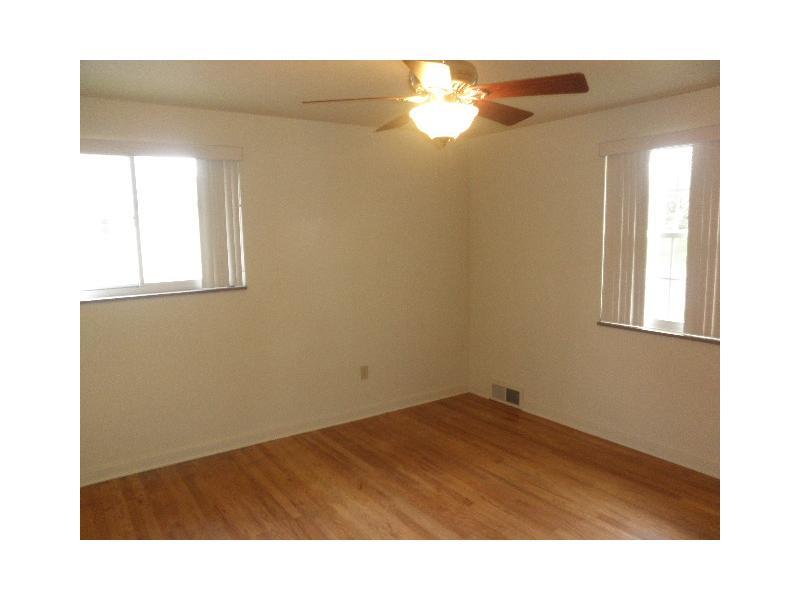 801 Rosalind Road Pittsburgh, PA 15237 - Photo 8 of 17 Bedroom.