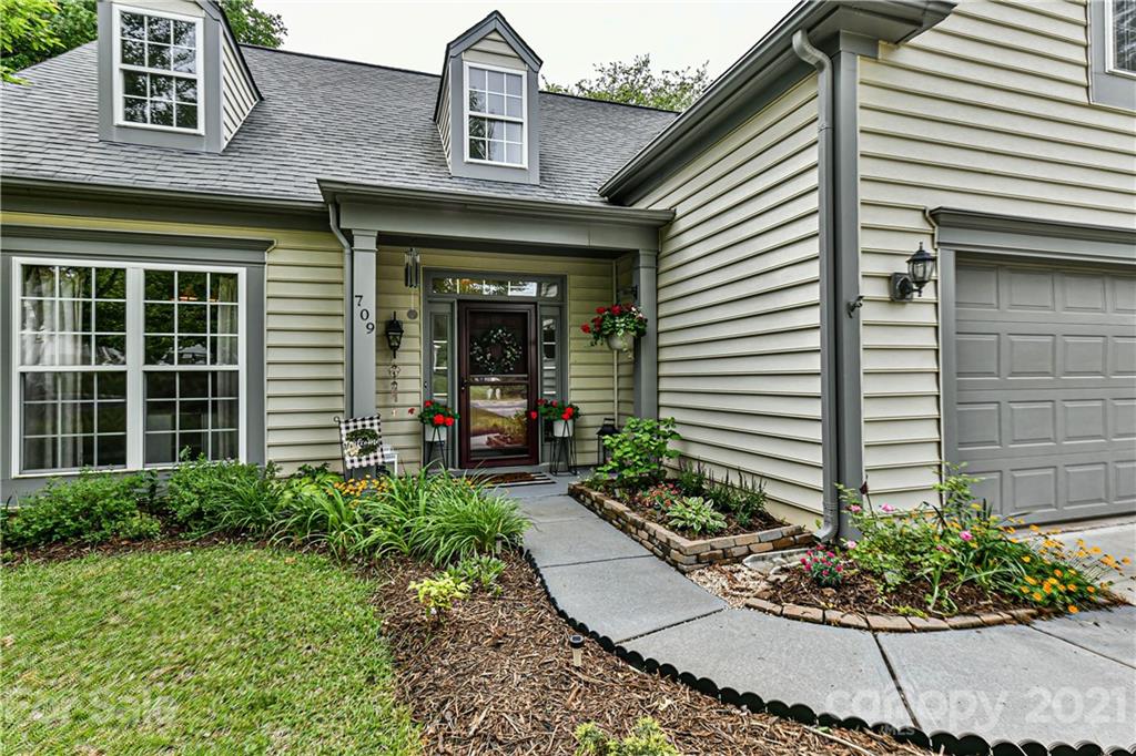 709 Clearbrook Road Matthews, NC 28105 - Photo 2 of 35 Gallery Image 2