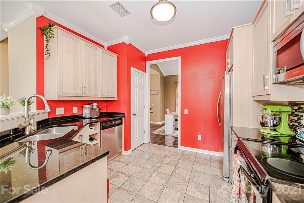 709 Clearbrook Road Matthews, NC 28105 - Photo 16 of 35 Gallery Image 16