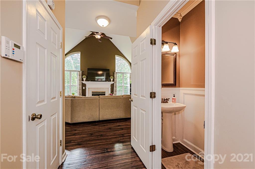 709 Clearbrook Road Matthews, NC 28105 - Photo 22 of 35 Gallery Image 22