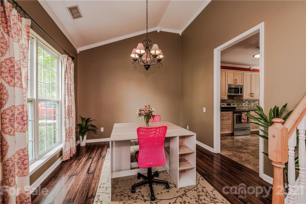 709 Clearbrook Road Matthews, NC 28105 - Photo 6 of 35 Gallery Image 6