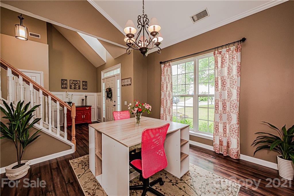 709 Clearbrook Road Matthews, NC 28105 - Photo 7 of 35 Gallery Image 7
