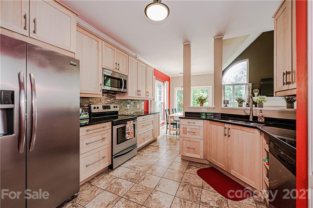709 Clearbrook Road Matthews, NC 28105 - Photo 9 of 35 Gallery Image 9