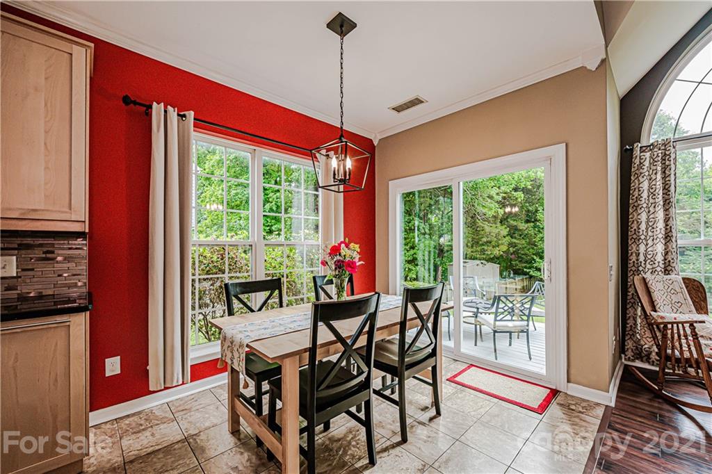 709 Clearbrook Road Matthews, NC 28105 - Photo 10 of 35 Gallery Image 10