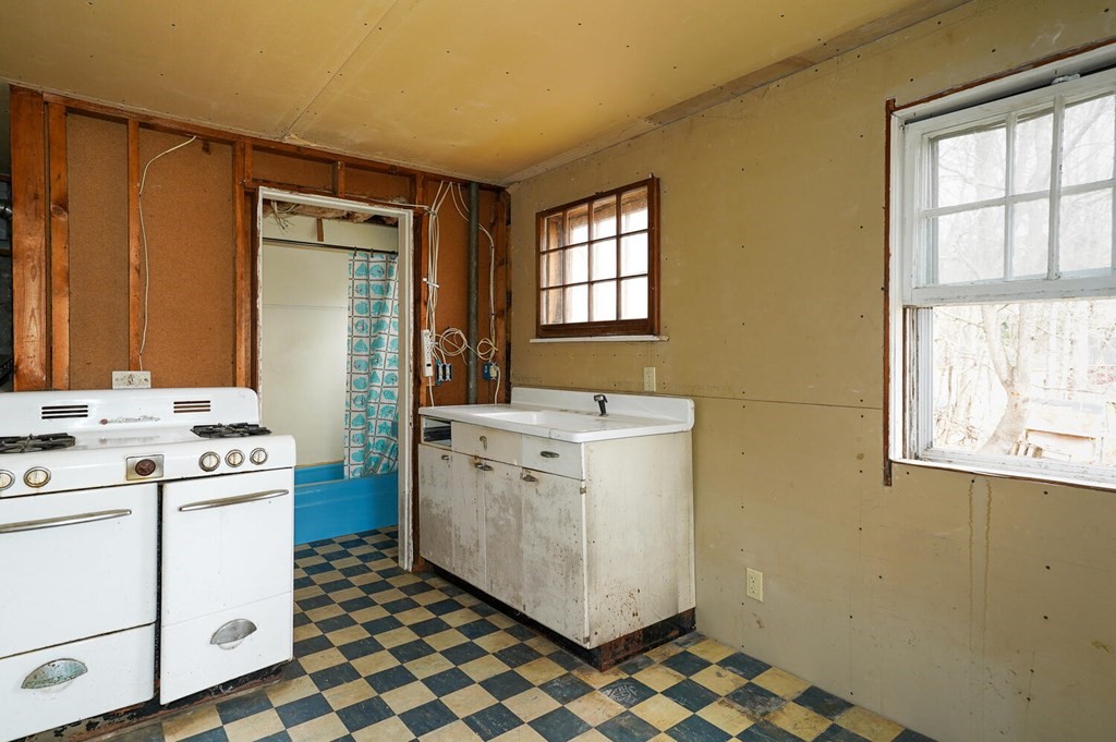 6-8 Lewis Street Maynard, MA 01754 - Photo 6 of 17 Gallery Image 6