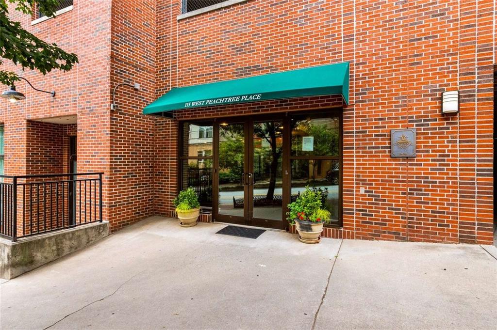 115 West Peachtree Street Northwest, Unit 704 Atlanta, GA 30313 - Photo 30 of 35 a view of a backyard with a table and chair