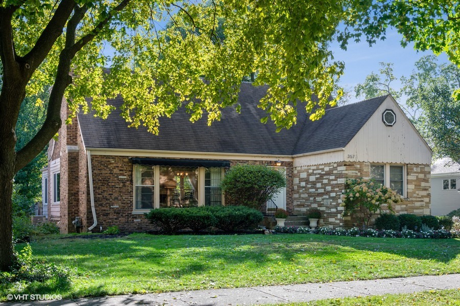 357 Downing Road Riverside, IL 60546 - Photo 1 of 30