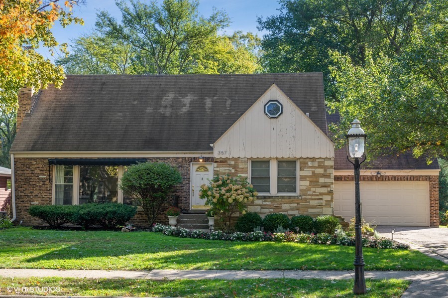 357 Downing Road Riverside, IL 60546 - Photo 2 of 30