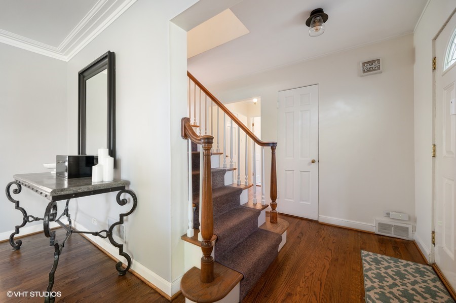 357 Downing Road Riverside, IL 60546 - Photo 4 of 30