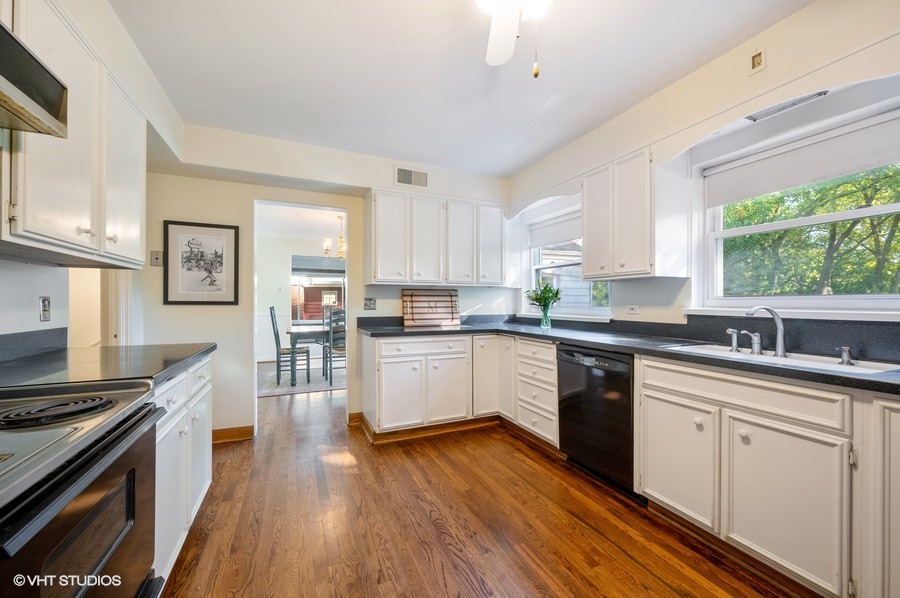 357 Downing Road Riverside, IL 60546 - Photo 8 of 30