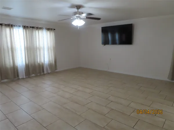 $2,500 | 15631 South Fall Fern Circle, Houston, TX 77044