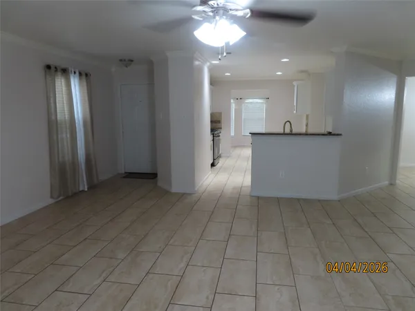 $2,500 | 15631 South Fall Fern Circle, Houston, TX 77044