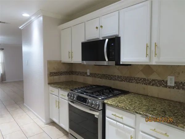 $2,500 | 15631 South Fall Fern Circle, Houston, TX 77044