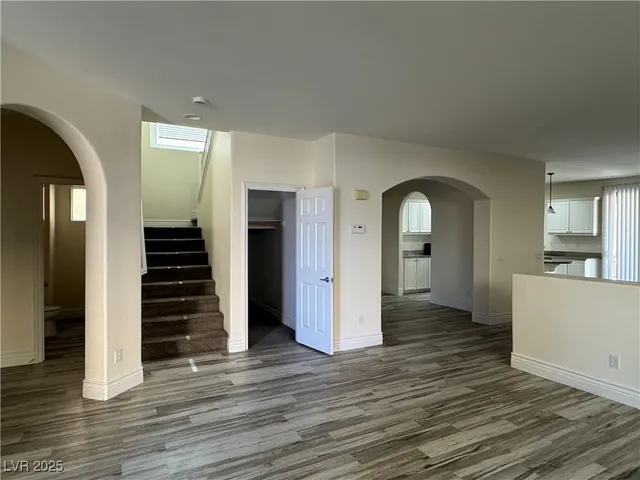 $2,350 | 447 Center Green Drive, Las Vegas, NV 89148