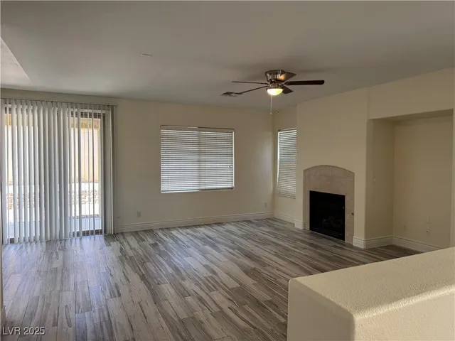 $2,350 | 447 Center Green Drive, Las Vegas, NV 89148