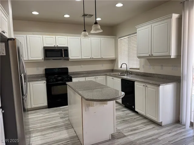 $2,350 | 447 Center Green Drive, Las Vegas, NV 89148