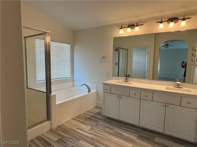 $2,350 | 447 Center Green Drive, Las Vegas, NV 89148