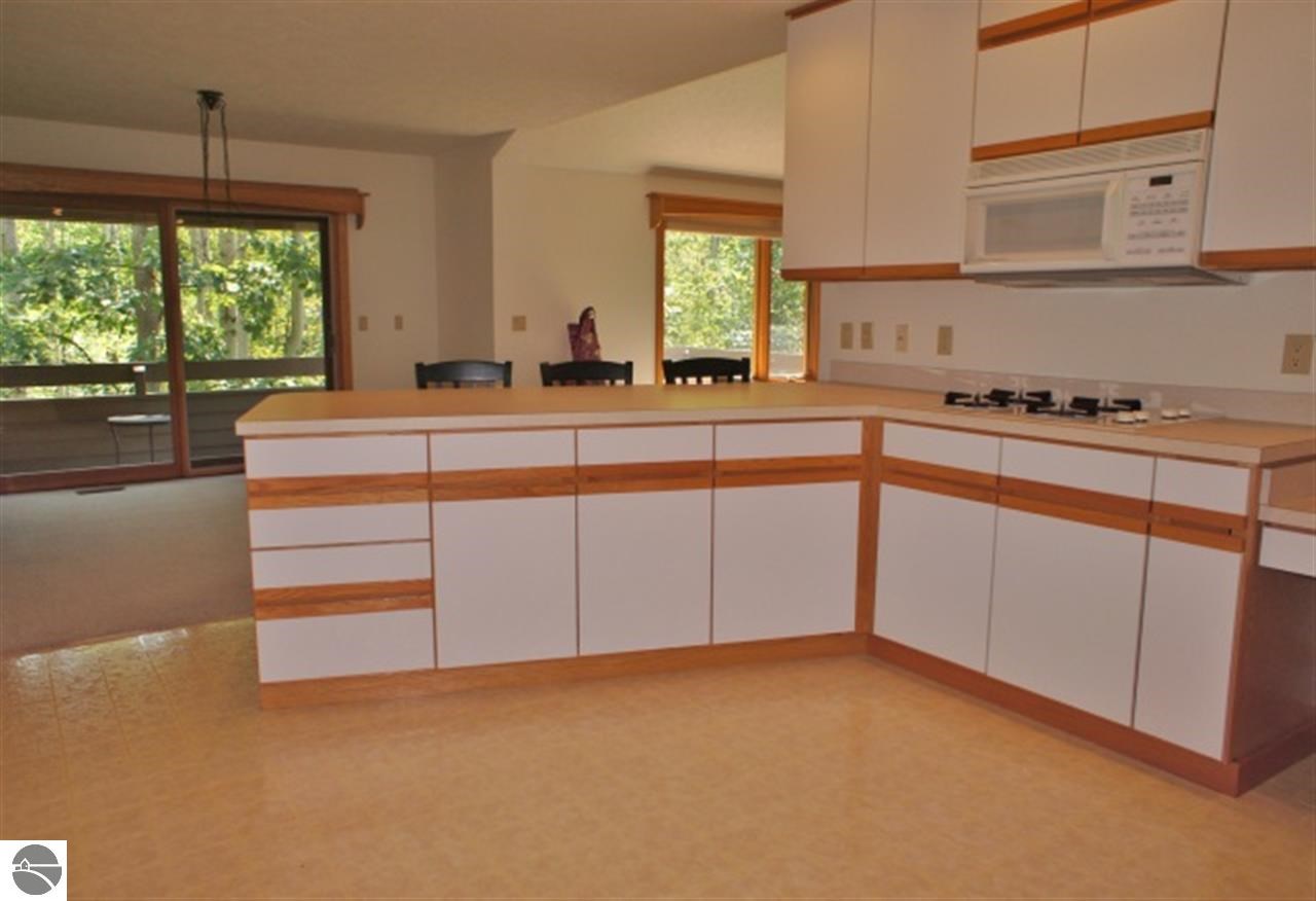 6552 Mission Ridge Traverse City, MI 49686 - Photo 6 of 25 1749881-5.JPG