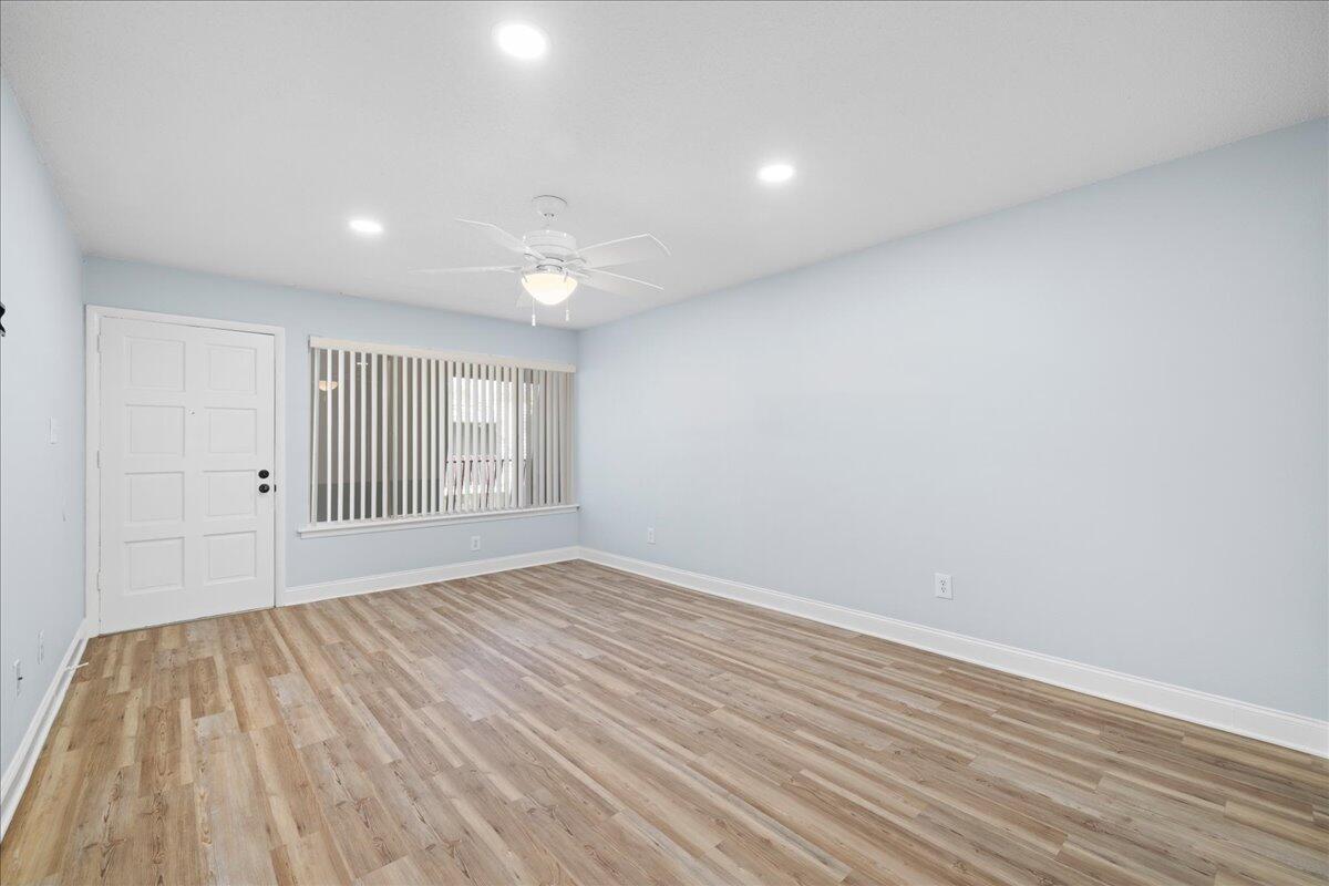 210 Pelham Road, Unit 204B Fort Walton Beach, FL 32547 - Photo 18 of 25 17-17-living_from_closet_blinds_open