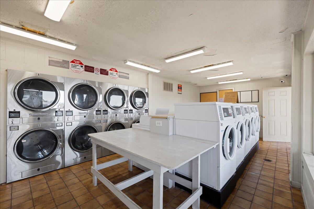 210 Pelham Road, Unit 204B Fort Walton Beach, FL 32547 - Photo 23 of 25 22-23-laundry_facilities