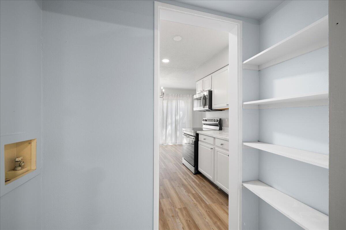 210 Pelham Road, Unit 204B Fort Walton Beach, FL 32547 - Photo 9 of 25 8-08-pantry2