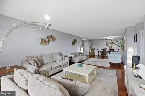 $414,999 | 1800 Old Meadow Road, Unit 1204, McLean, VA 22102
