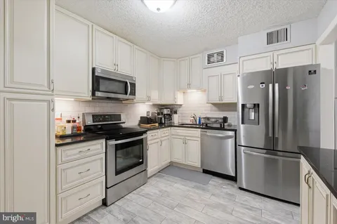 $414,999 | 1800 Old Meadow Road, Unit 1204, McLean, VA 22102