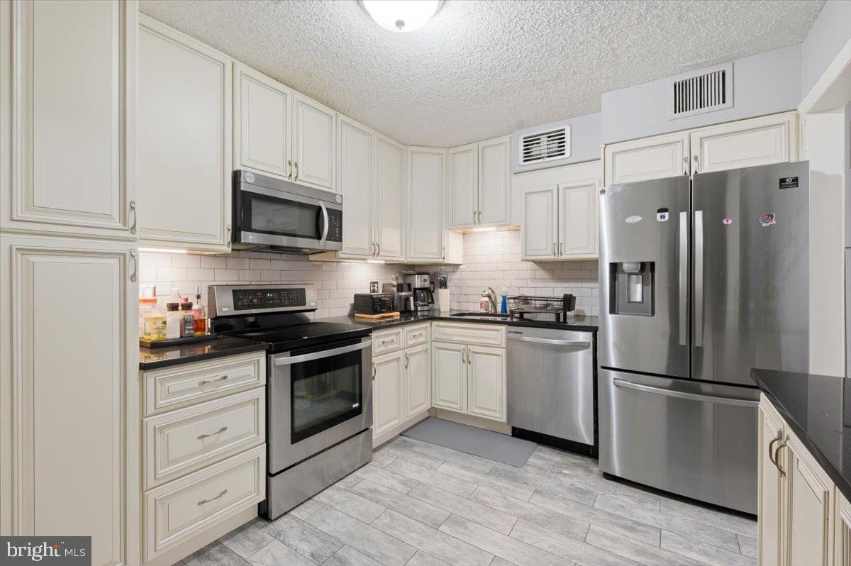 1800 Old Meadow Road, Unit 1204 McLean, VA 22102 - Photo 16 of 36