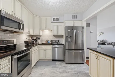 $414,999 | 1800 Old Meadow Road, Unit 1204, McLean, VA 22102