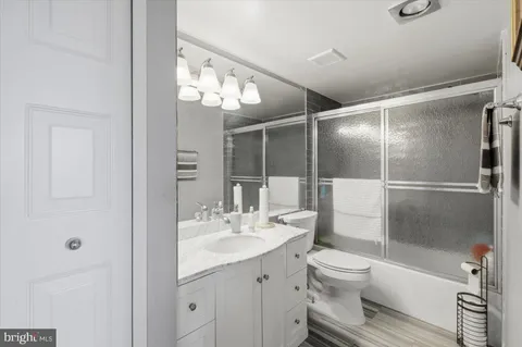 $414,999 | 1800 Old Meadow Road, Unit 1204, McLean, VA 22102