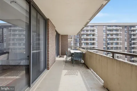 $414,999 | 1800 Old Meadow Road, Unit 1204, McLean, VA 22102