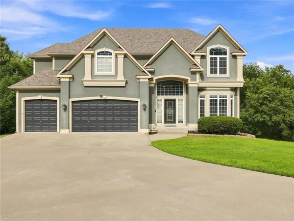 $675,000 | 5822 Northeast Timber Hills Drive, Lee's Summit, MO 64064