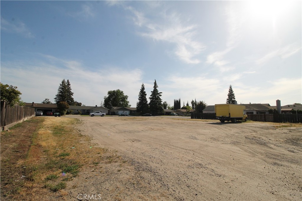 2226 Edmart Street Escalon, CA 95320 - Photo 4 of 18 a view of a terrace