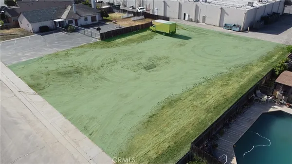 a view of yard from terrace