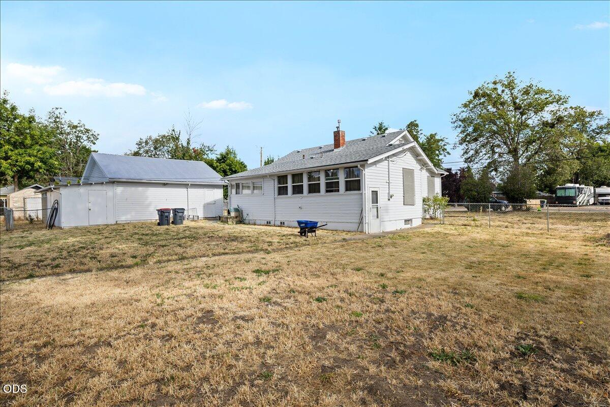 2797 Beall Lane Central Point, OR 97502 - Photo 18 of 22